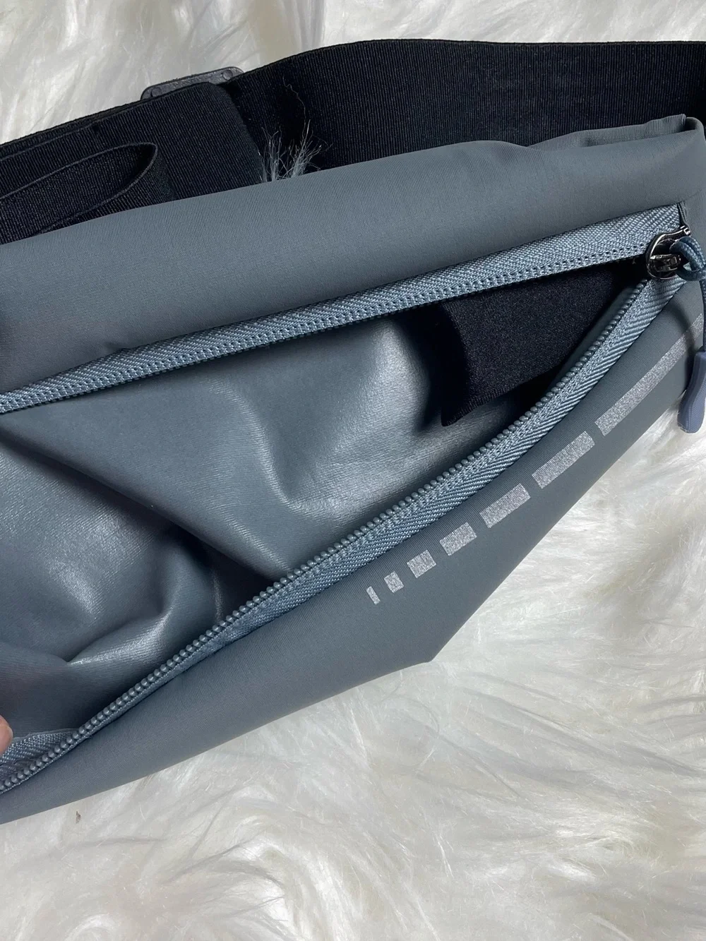NWOT Ultralight Running Belt – Water-Resistant Waist Pack (Gray)